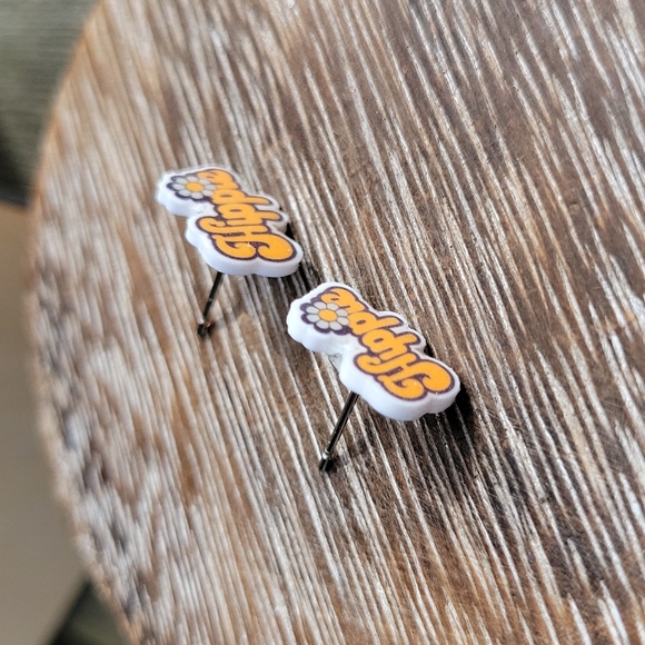 Hippie Flower Power Stud Earrings - Picture 6 of 6